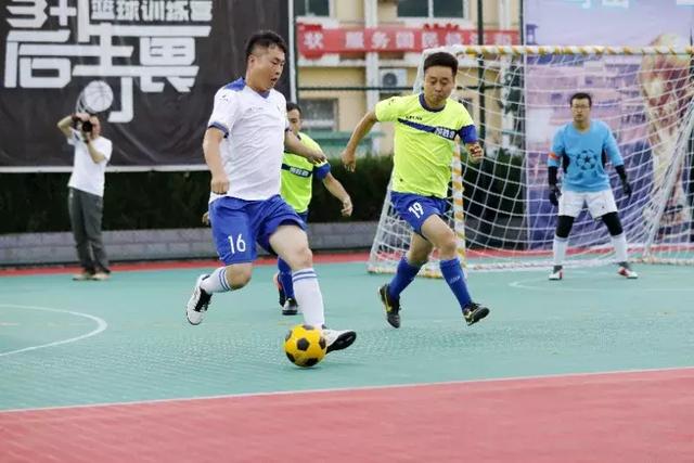 库里27分哈特三双 勇士负尼克斯跌回西部第十