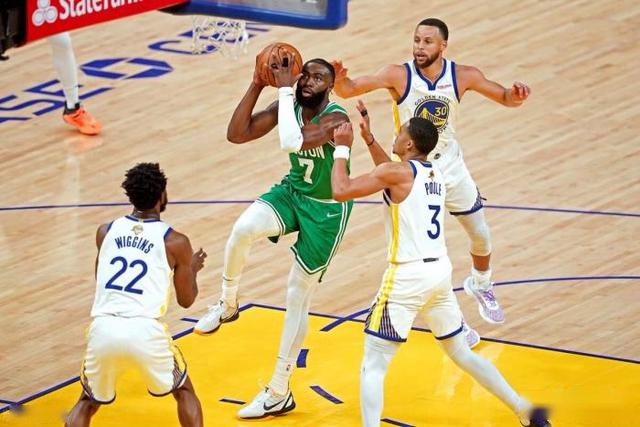 郑薇：朝鲜主力中锋缺阵 我们临时打小球战术